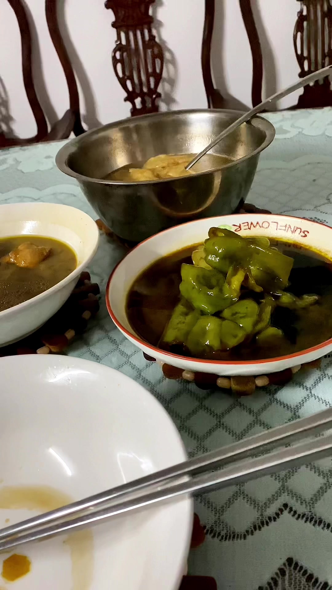 番茄虾米油面筋汤红烧鸡腿糖醋青椒very nice