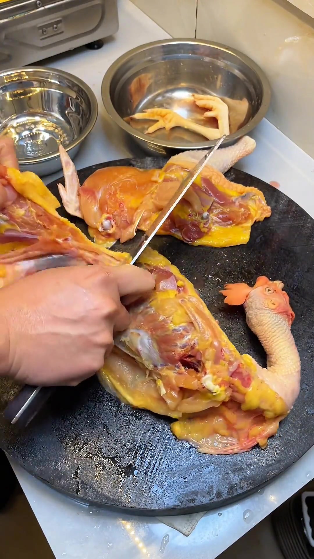 火锅不复杂，用鸡去骨肉切片简单成一餐