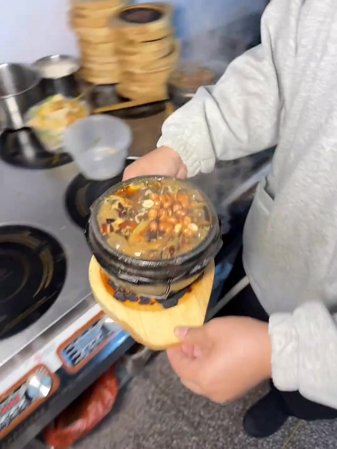 磁县老式砂锅米线加小酥肉,香迷糊了!