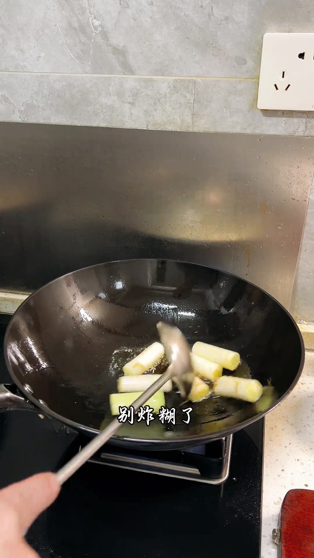 葱烧海参做法简单,味道嘎嘎好吃