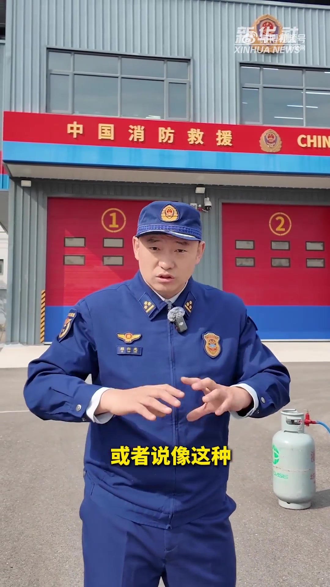 「蔬菜能灭油锅火吗？消防实验测真相」油锅起火如何安全熄灭 在日常烹饪中，如果油锅起火，我们