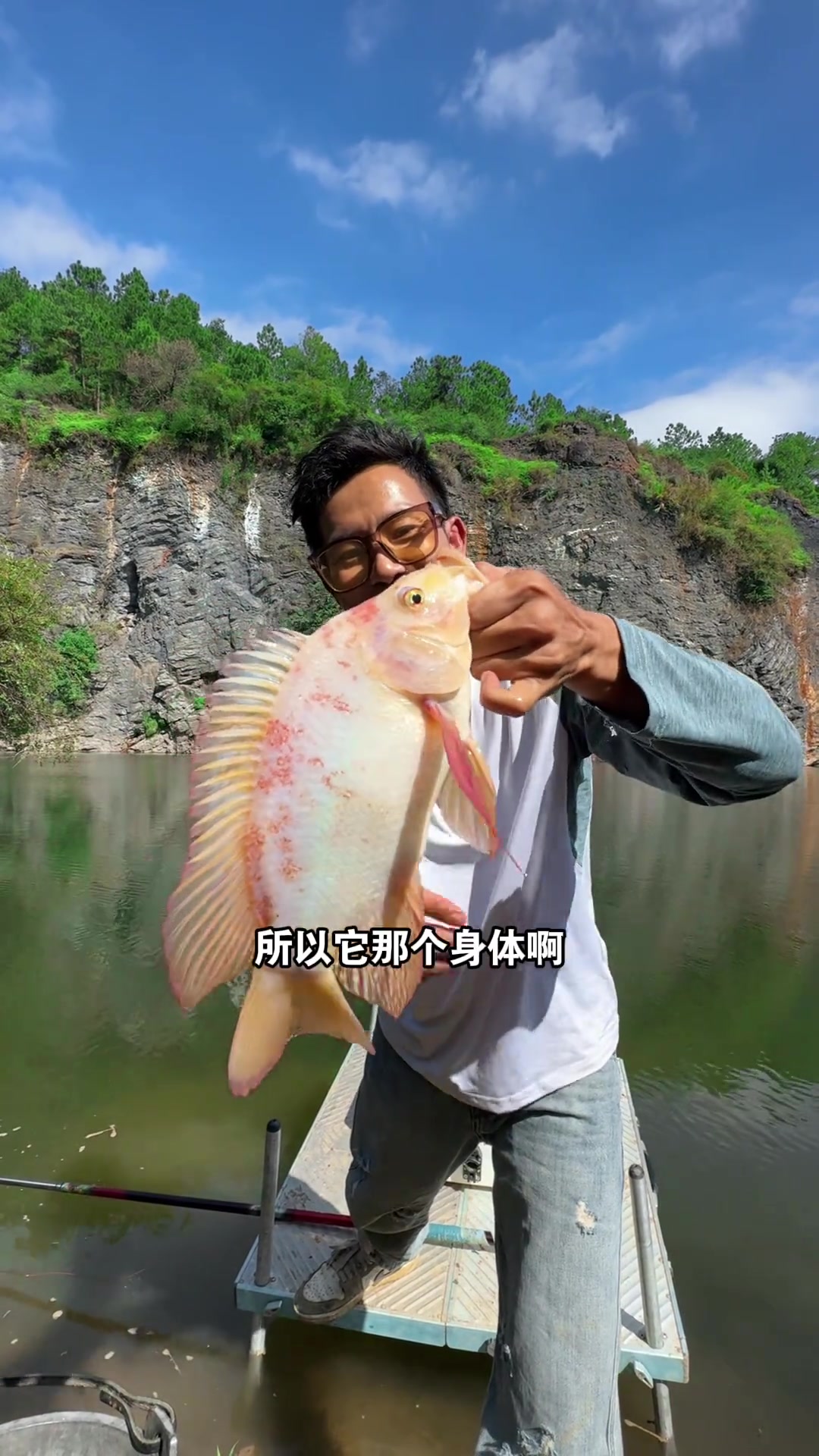 废弃矿坑钓鱼,意外解锁机械感怪鱼
