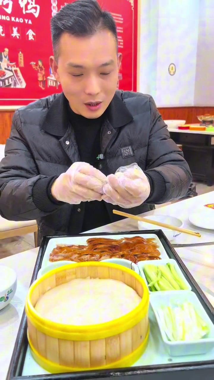 吃美食，今天给大家分享北京烤鸭……