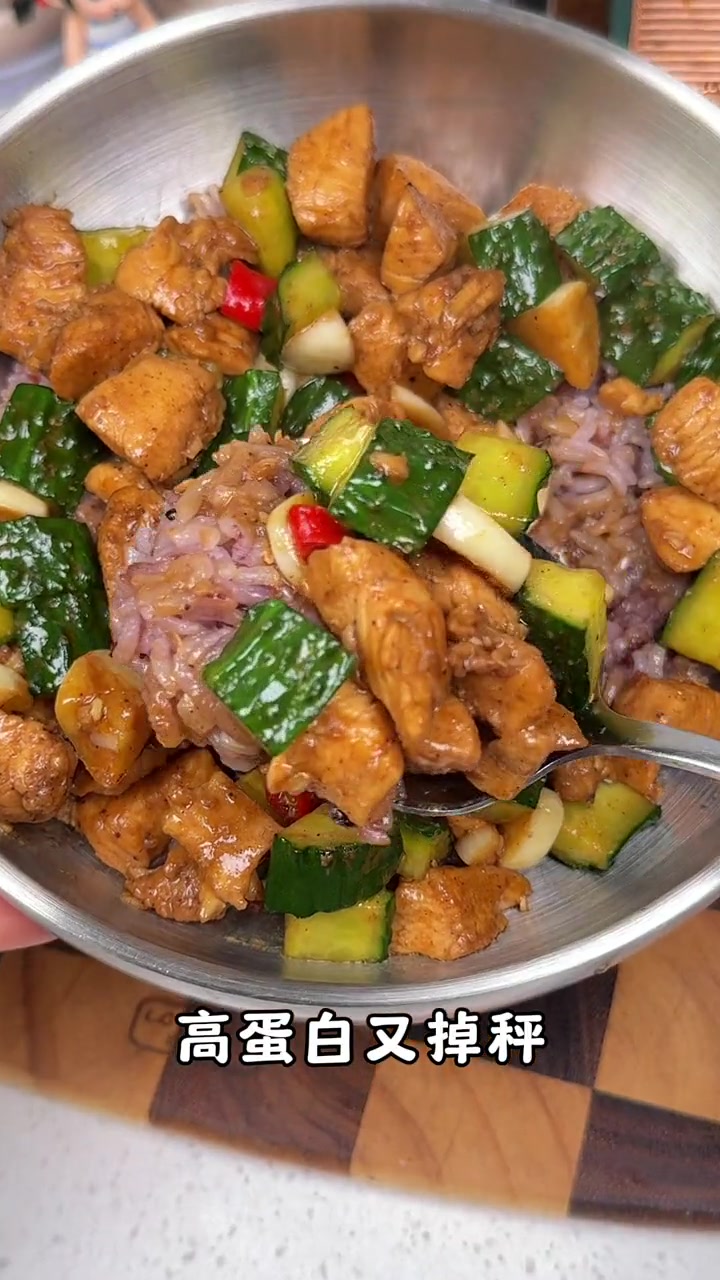 一定要试试这道超好吃的黄瓜炒鸡丁