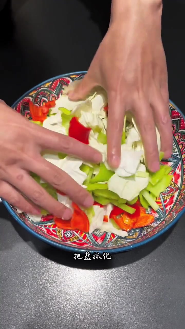 家里冰箱平时剩的蔬菜，做一个好吃的咸菜，早餐必备