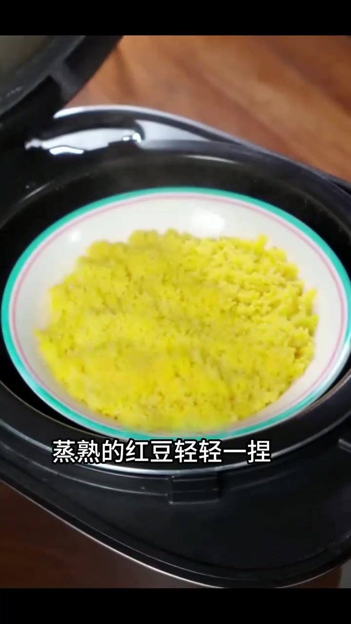 红豆杂粮糕，qq弹弹的真的很好吃哦，而且营养还特别丰富
