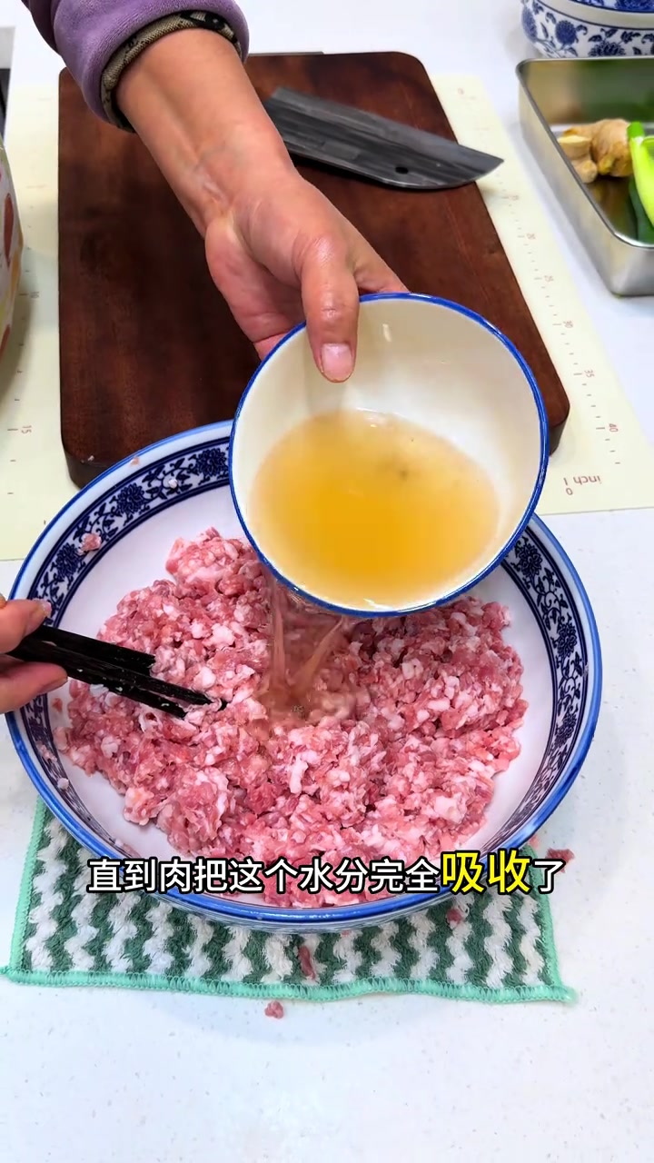 1分钟学会，萝卜大肉饺子调馅的家常做法