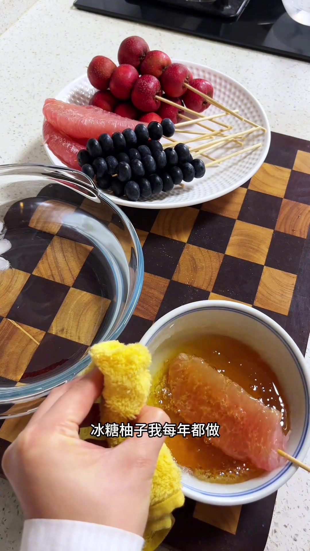 用微波炉在家自制冰糖葫芦,简单又好吃