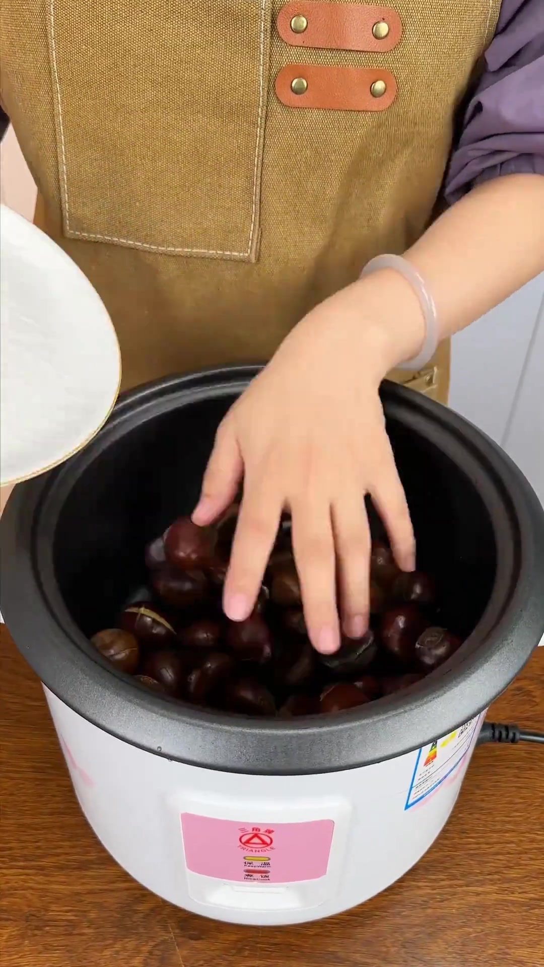 用电饭煲就能做出比买的还好吃的糖炒板栗