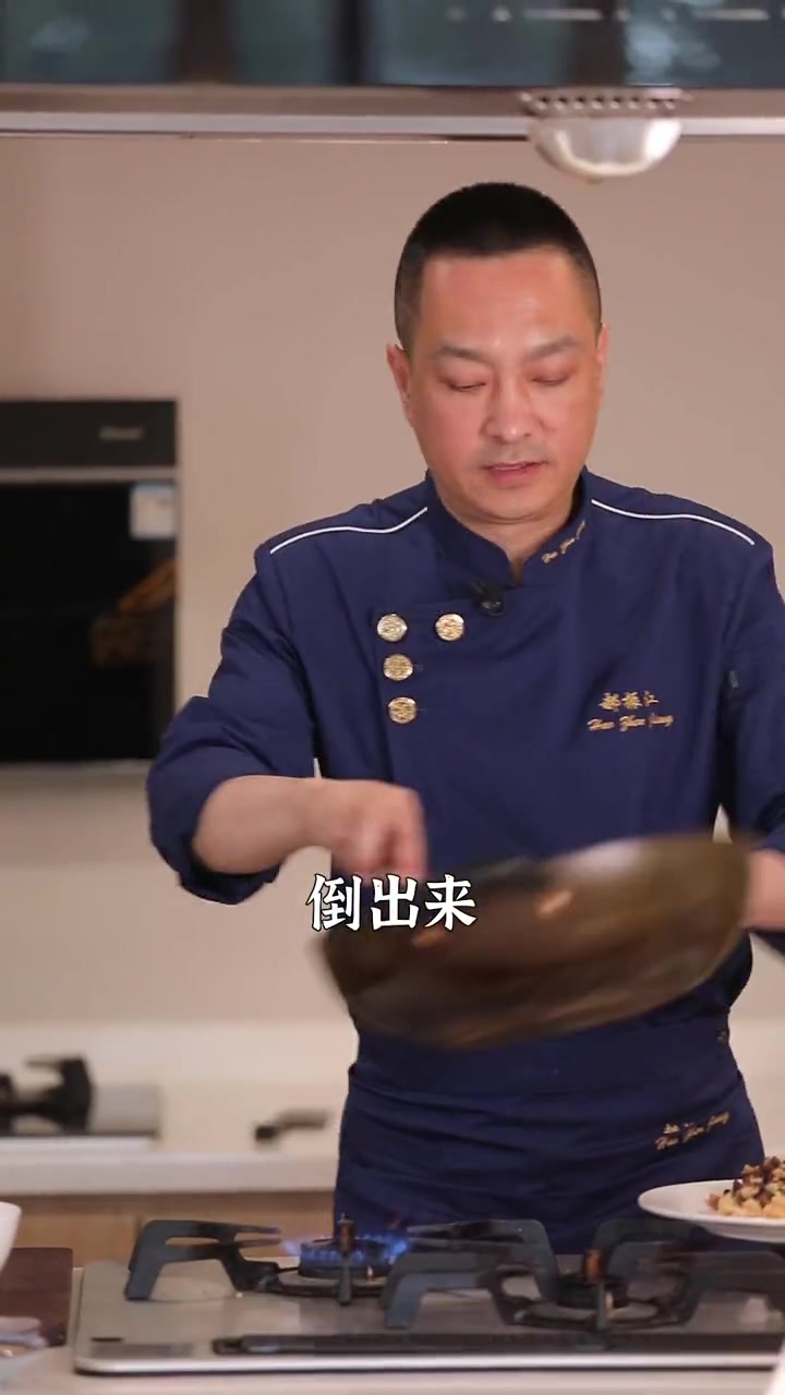 普通的炒饭大家都吃腻了，今分享不一样的鸡粒炒饭