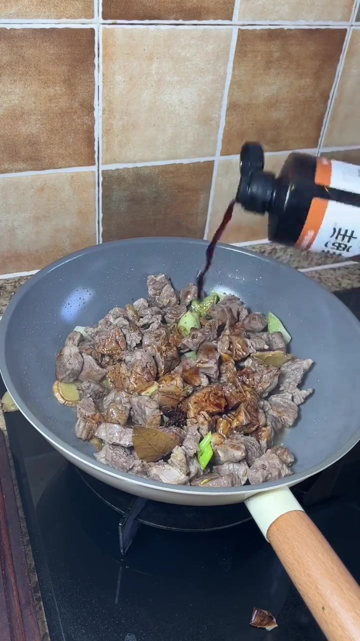 炖一锅牛肉，两种吃法，粉皮炖肉，牛肉面