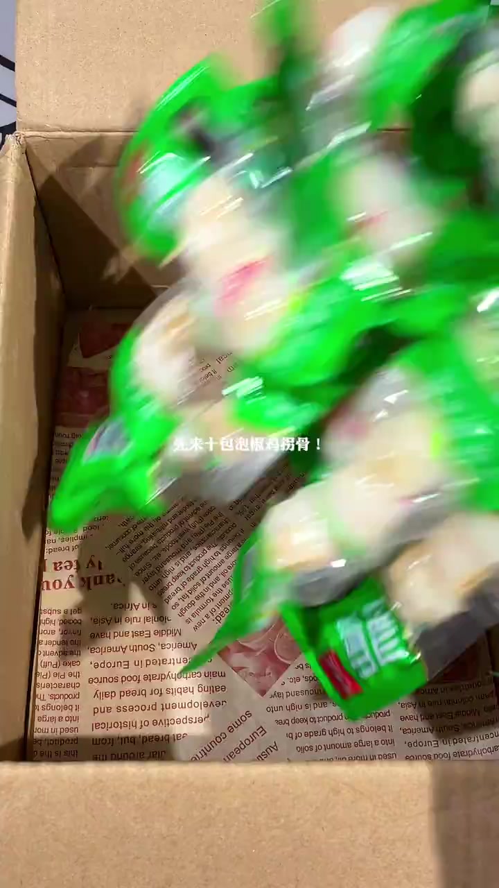 饿了馋了来一个鸡拐骨！两种口味都巨好吃！连筋带肉连骨头都嗦干净！