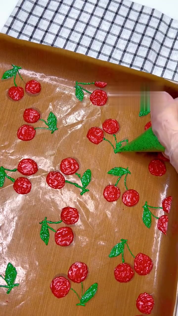 手绘樱桃蛋糕卷，没有绘画功底依然可以一次成功～