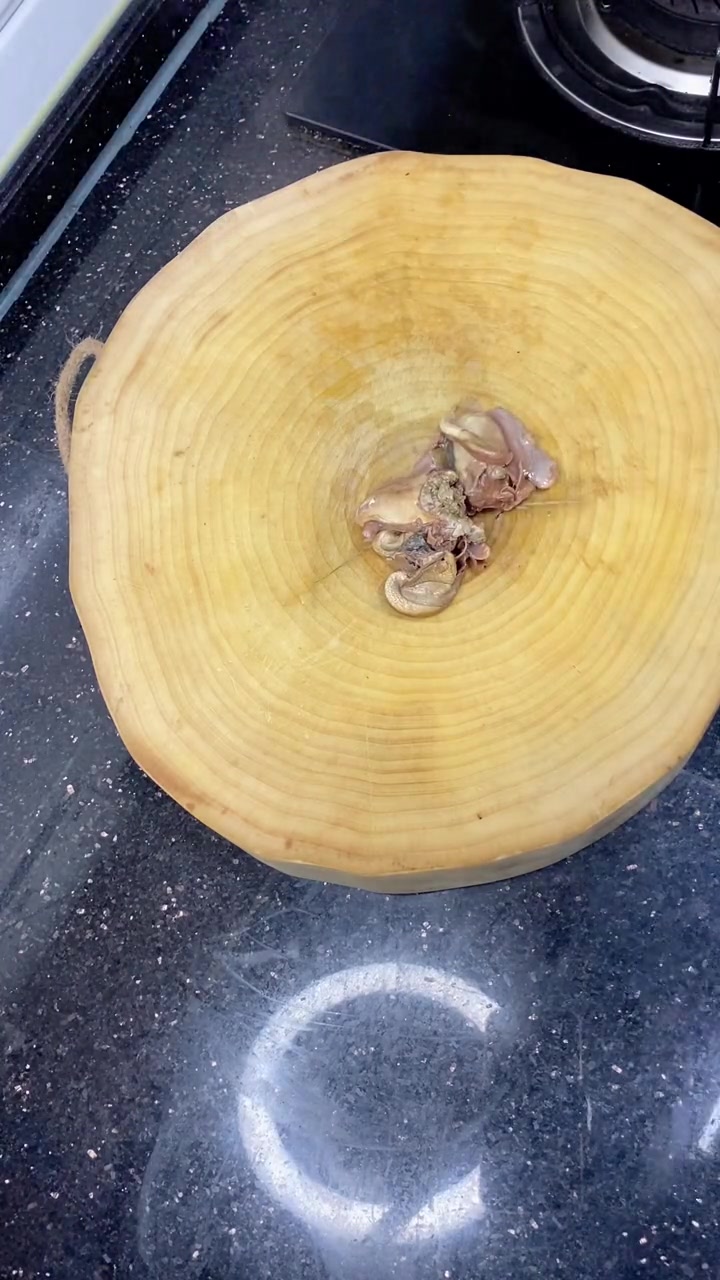 常州各大小饭店在秋冬季必备的时令菜：金花菜烧河蚌