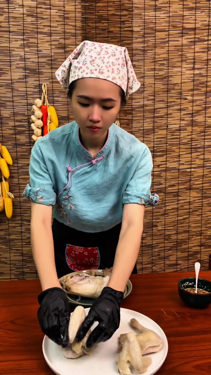 今天做个手撕文昌鸡，色香味俱全，非常好吃