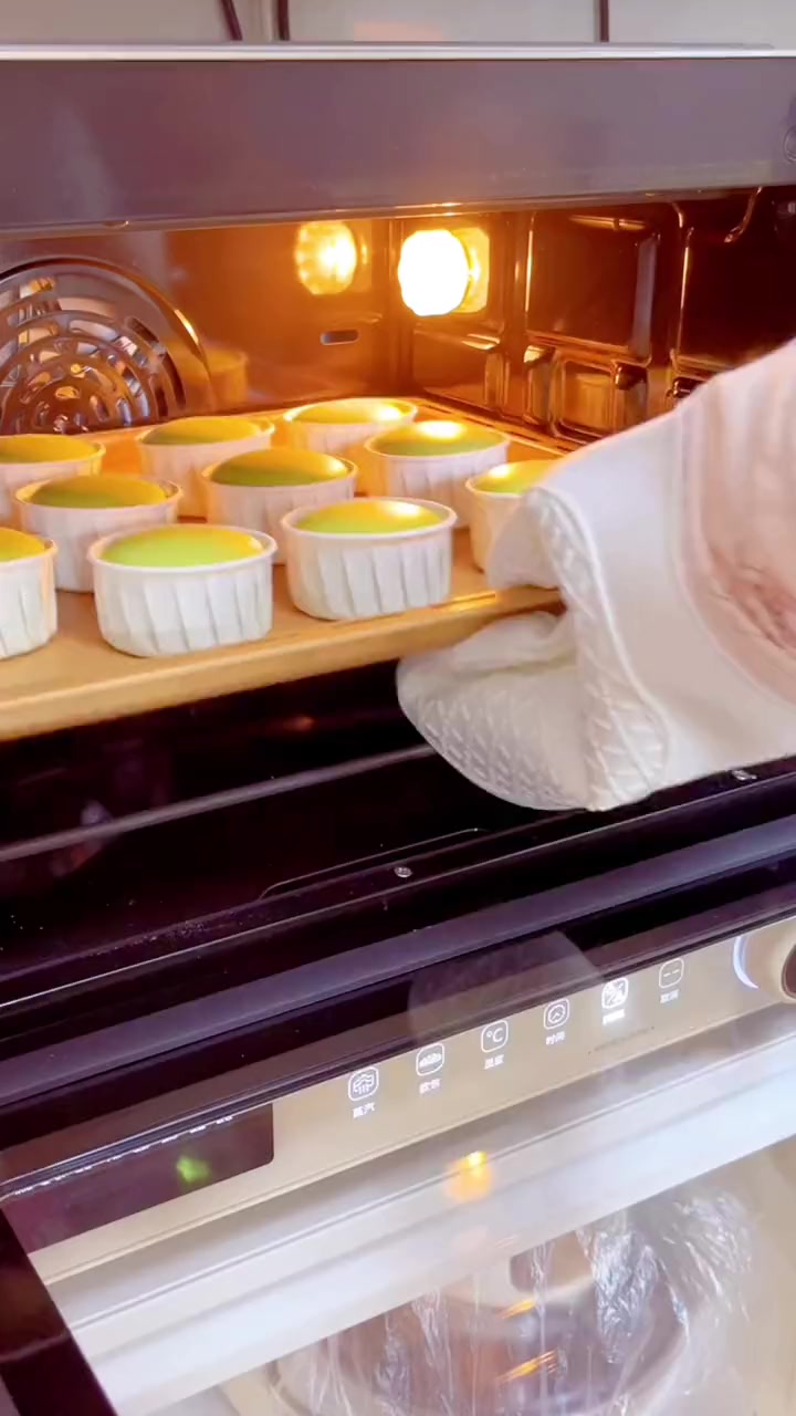 抹茶纸杯蛋糕不开裂，不回缩，不塌陷