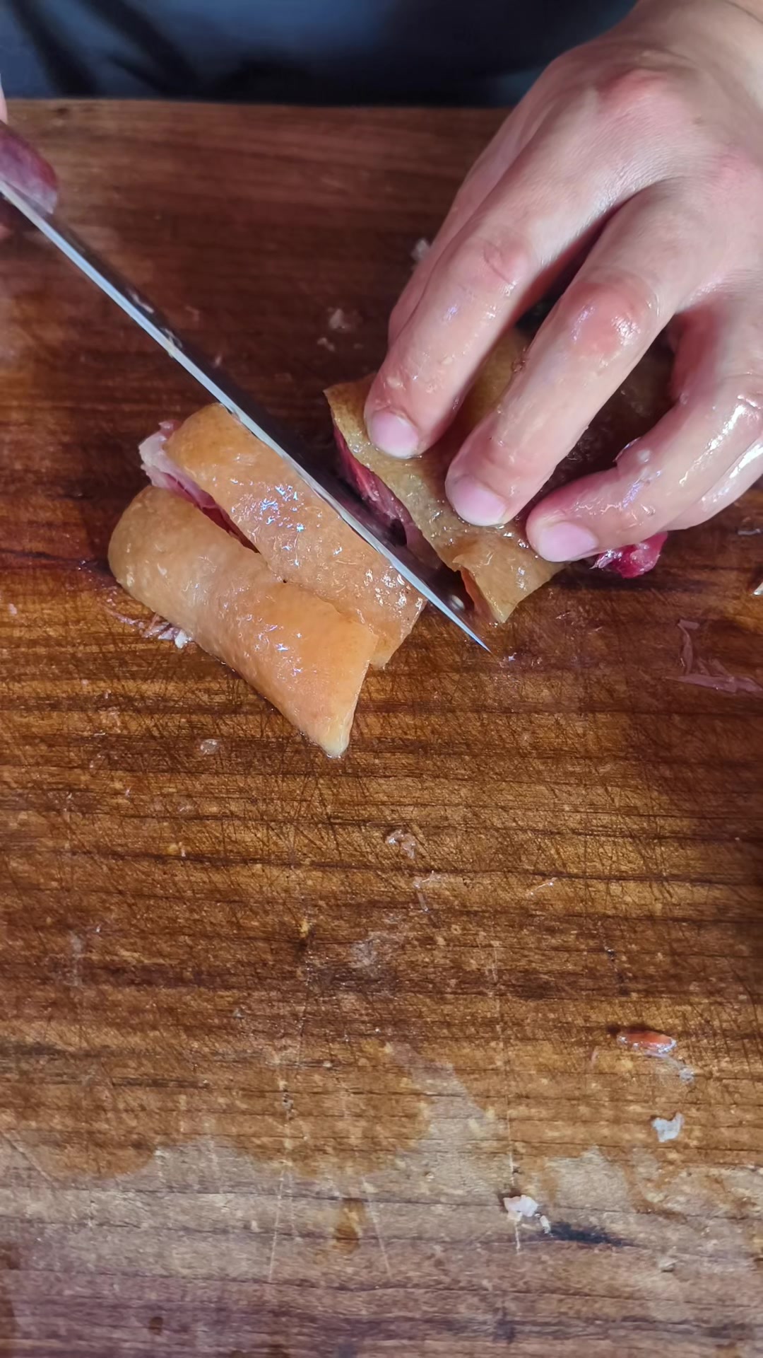 要是每只火腿上有几个肘子就好了,我就不用为肘子发愁了