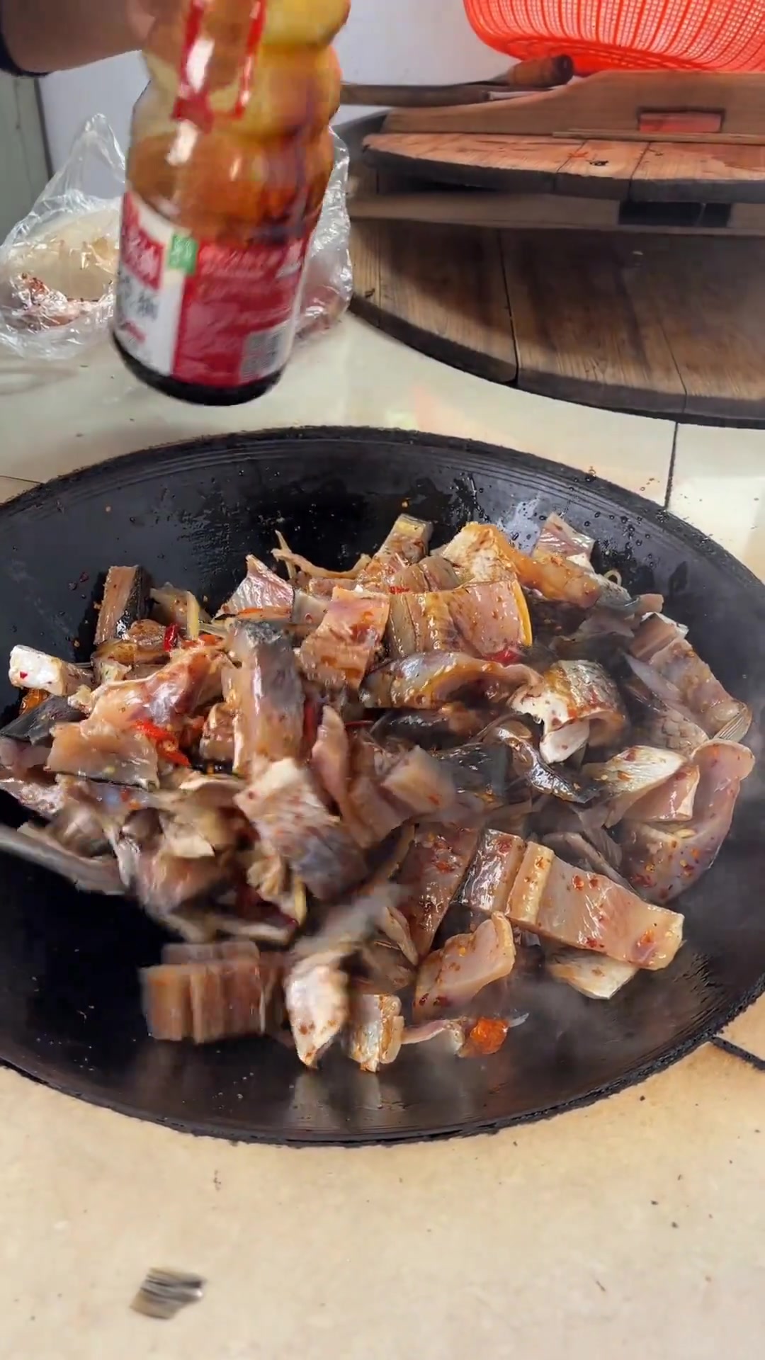 我们黄山人呀，最爱吃甘草鱼啦