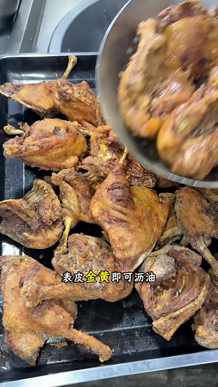 大家都抢着吃的椒盐脆皮鸭做法分享来啦，步骤讲的很详细