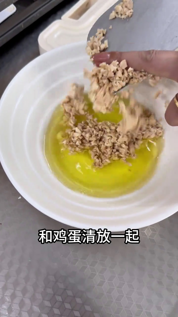 鸡蛋咸鸭蛋和大虾仁炒出螃蟹味，没吃过的一定要试试