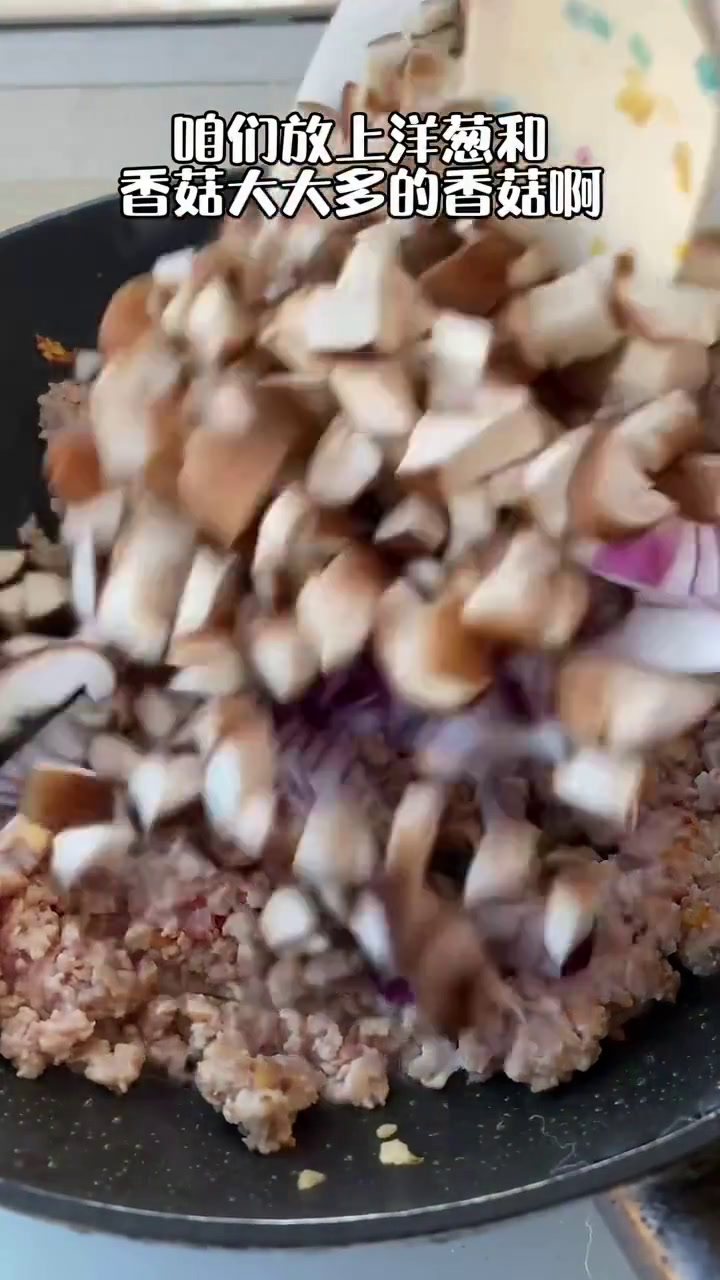 这回真让人端盆炫的香菇肉沫盖饭，吃完一碗想下碗