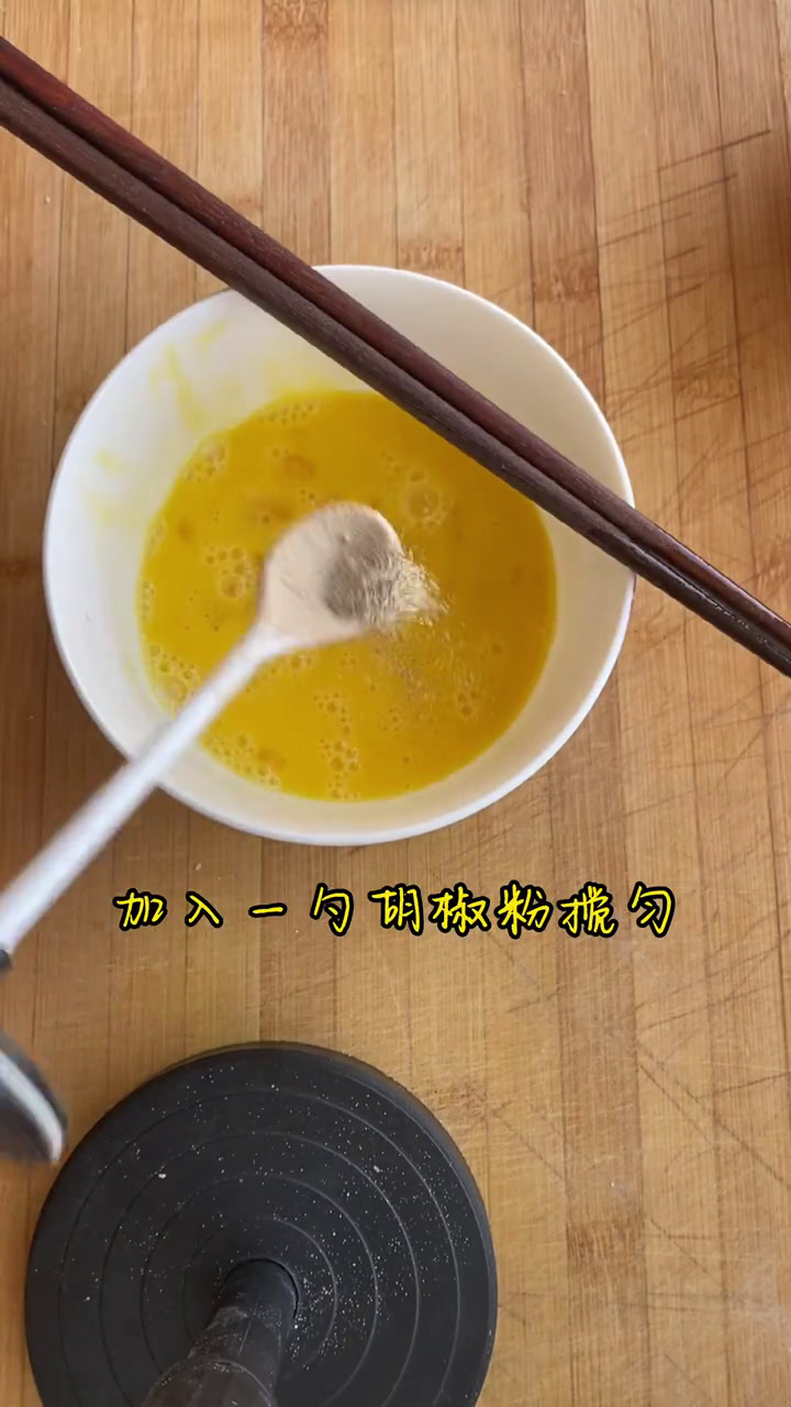 终于等到好消息，今天做了孙子爱吃的西红柿鸡蛋疙瘩汤，吃完饭可以带孙子们去广场玩了