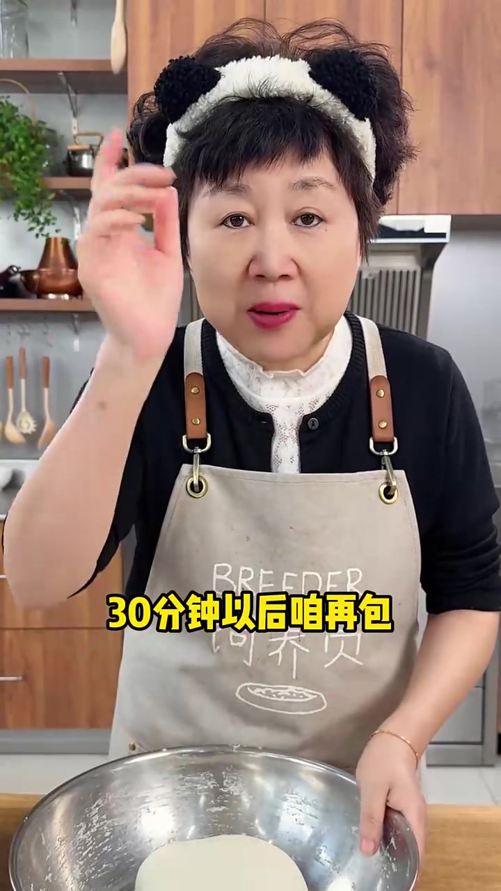 今天我妈做牛肉圆葱大蒸饺，皮薄大馅！