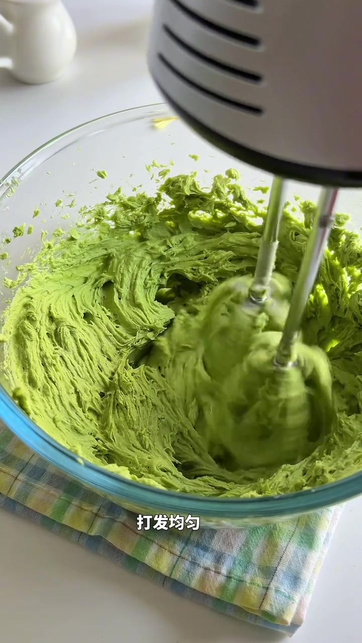 沉浸式做抹茶奥利奥芝士蛋糕