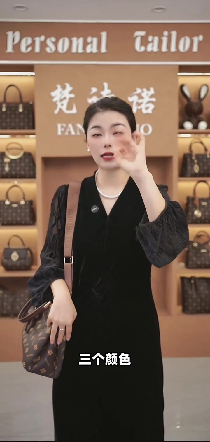 选咖啡色还是奶茶色？三款包包搭配技巧，每天不重样！