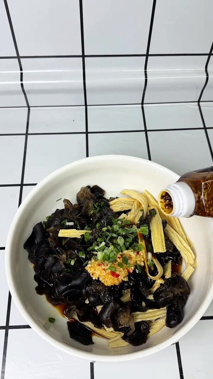 超爱吃的木耳腐竹凉拌菜，做法方便又简单