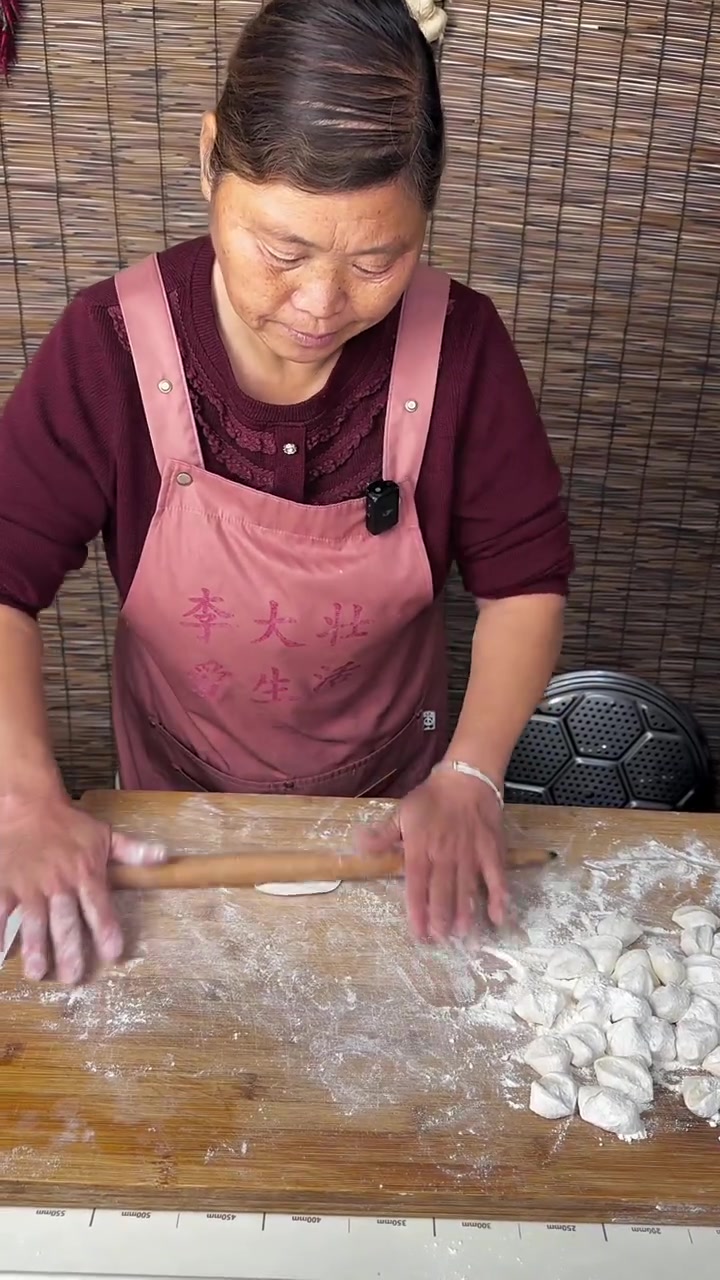 农家美食 茴香猪肉饺子 一家人下厨房各显神通