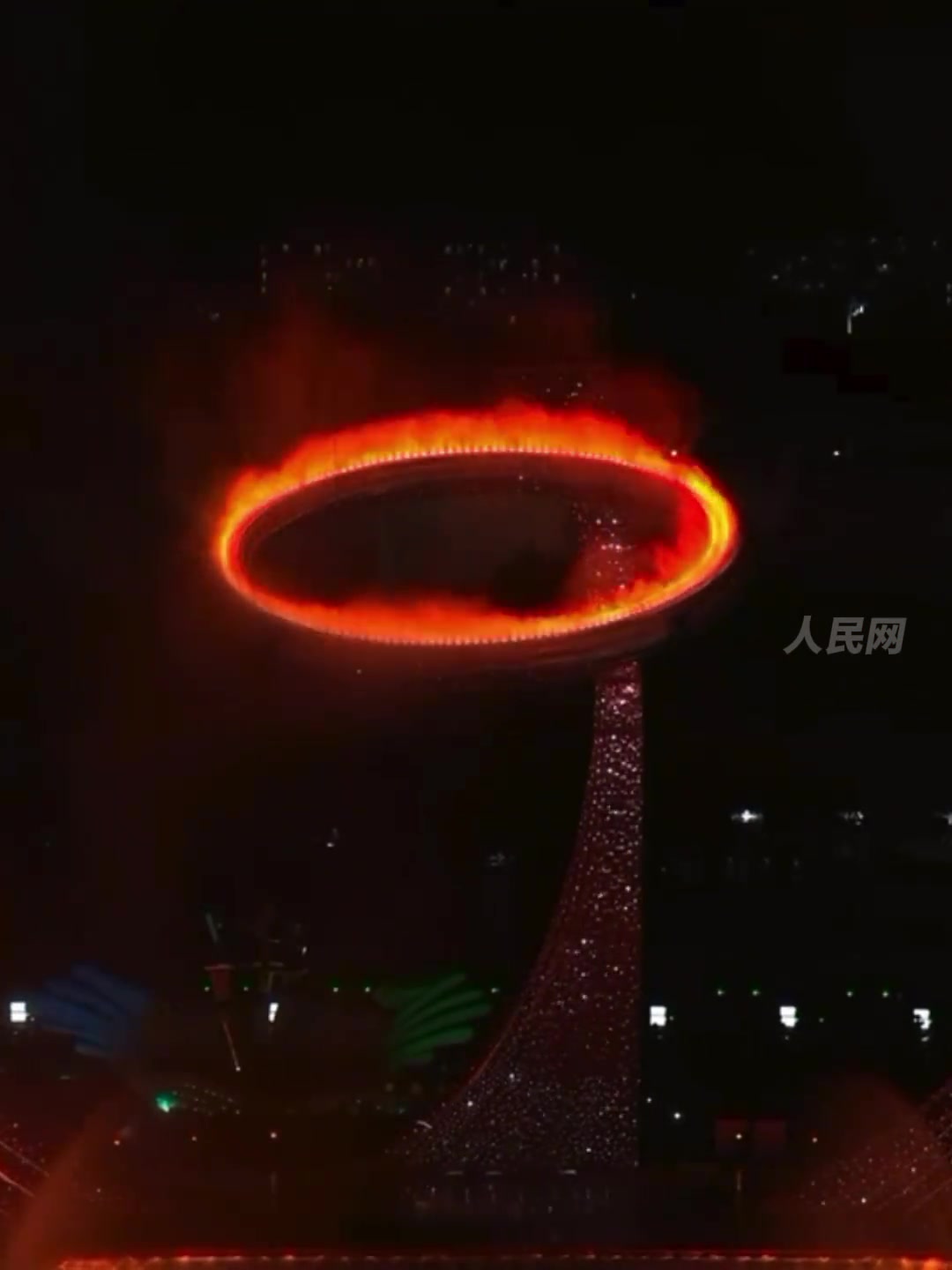现场视频!粤港澳三地火炬手共同点燃十五运会主火炬!