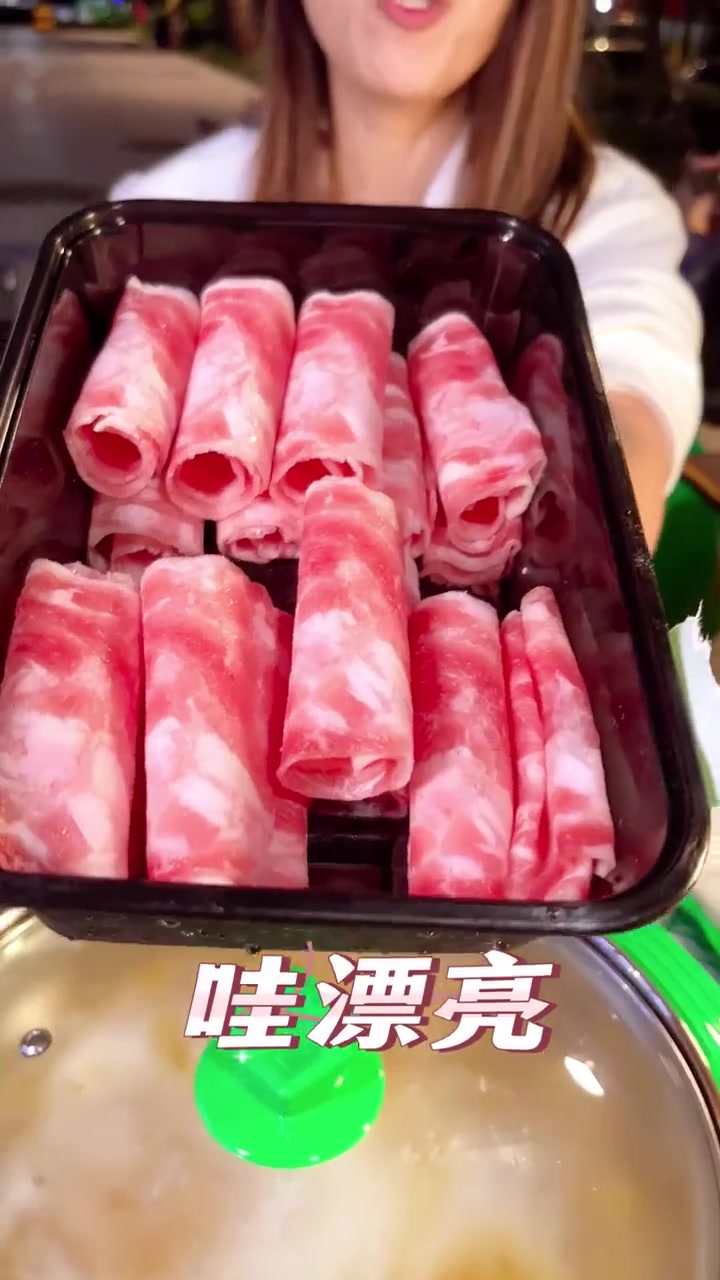 锅圈把烧烤火锅等食材配料都帮你配全了，无论在家还是户外野餐都能满足