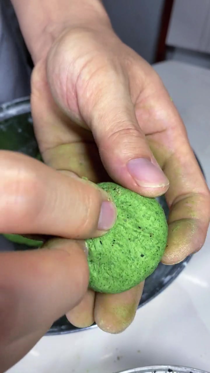 艾叶糍粑新吃法，不蒸，不煮，不炒，做法是最简单的一种