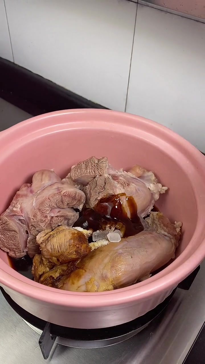 孩子喜欢吃卤牛肉，在家做其实很简单