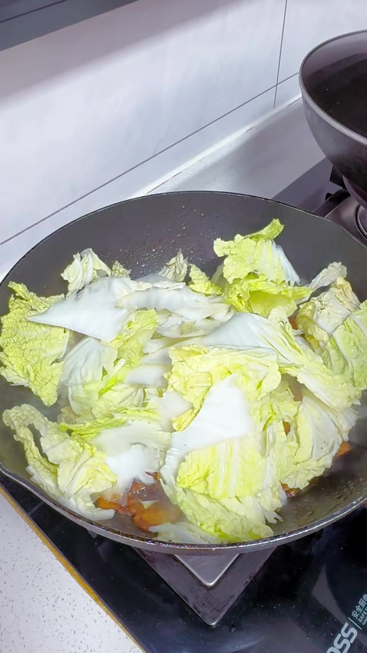 超级下饭菜，五花肉白菜炖，你就吃去吧一吃一个不吱声，配馒头米饭那都绝了