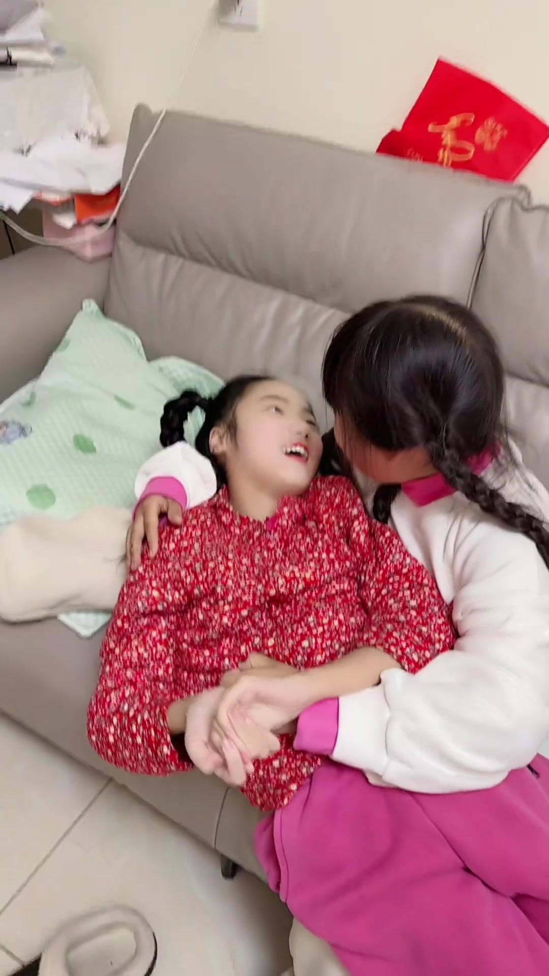 妹妹生日没蛋糕礼物,懂事话语让人心酸