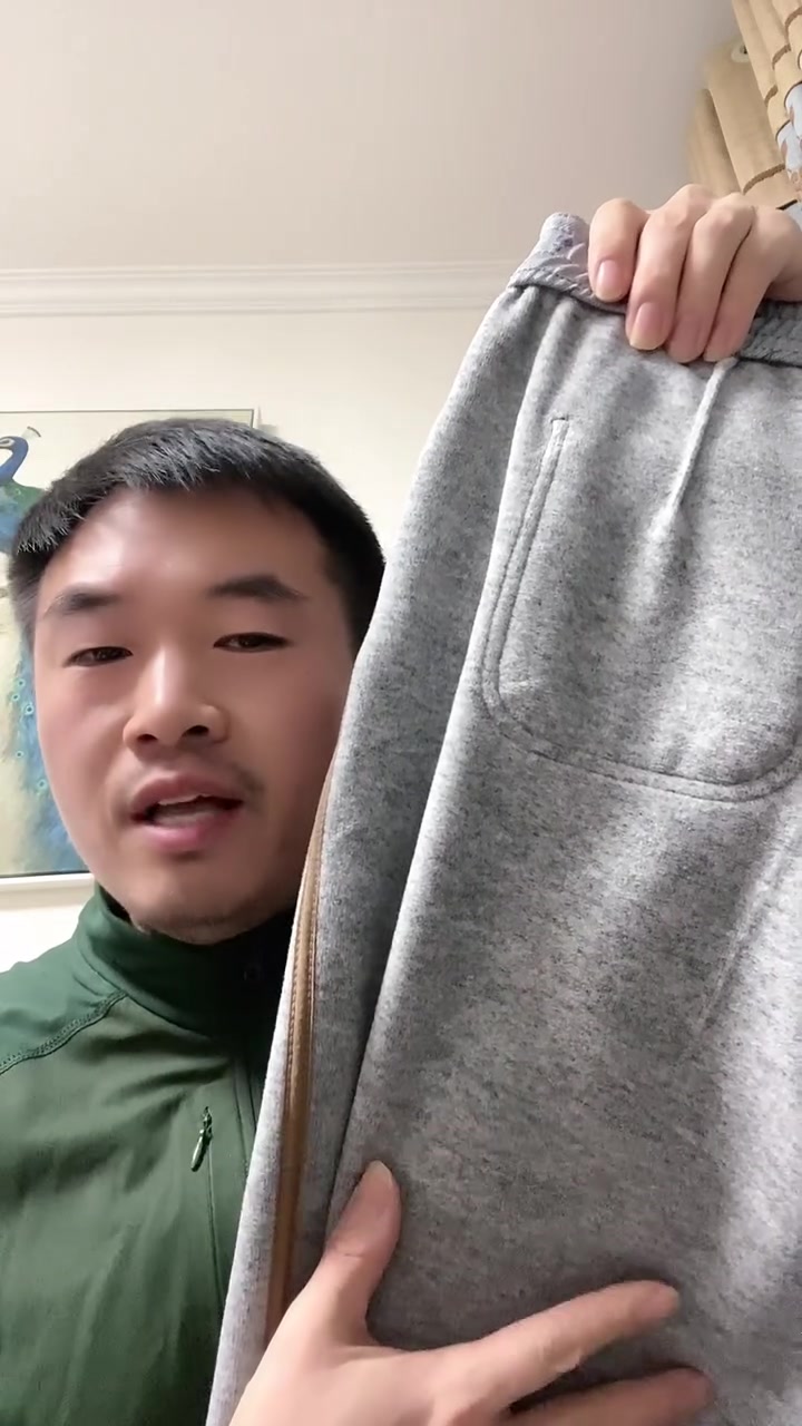 如果你想冬天里只穿一条裤子还不冷的看过来,五只白鹅蓝色妖姬羊毛蚕丝加绒牛仔裤。酷版直筒裤。