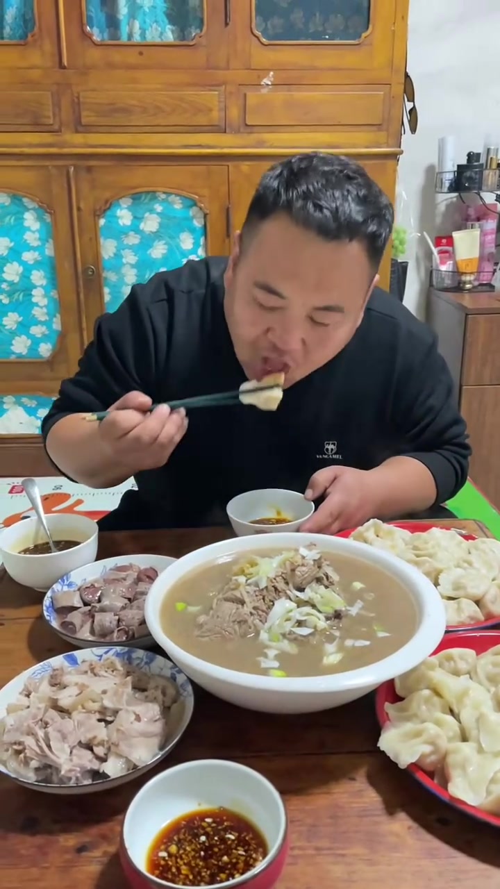 猪肉酸菜水饺，杀猪烩菜