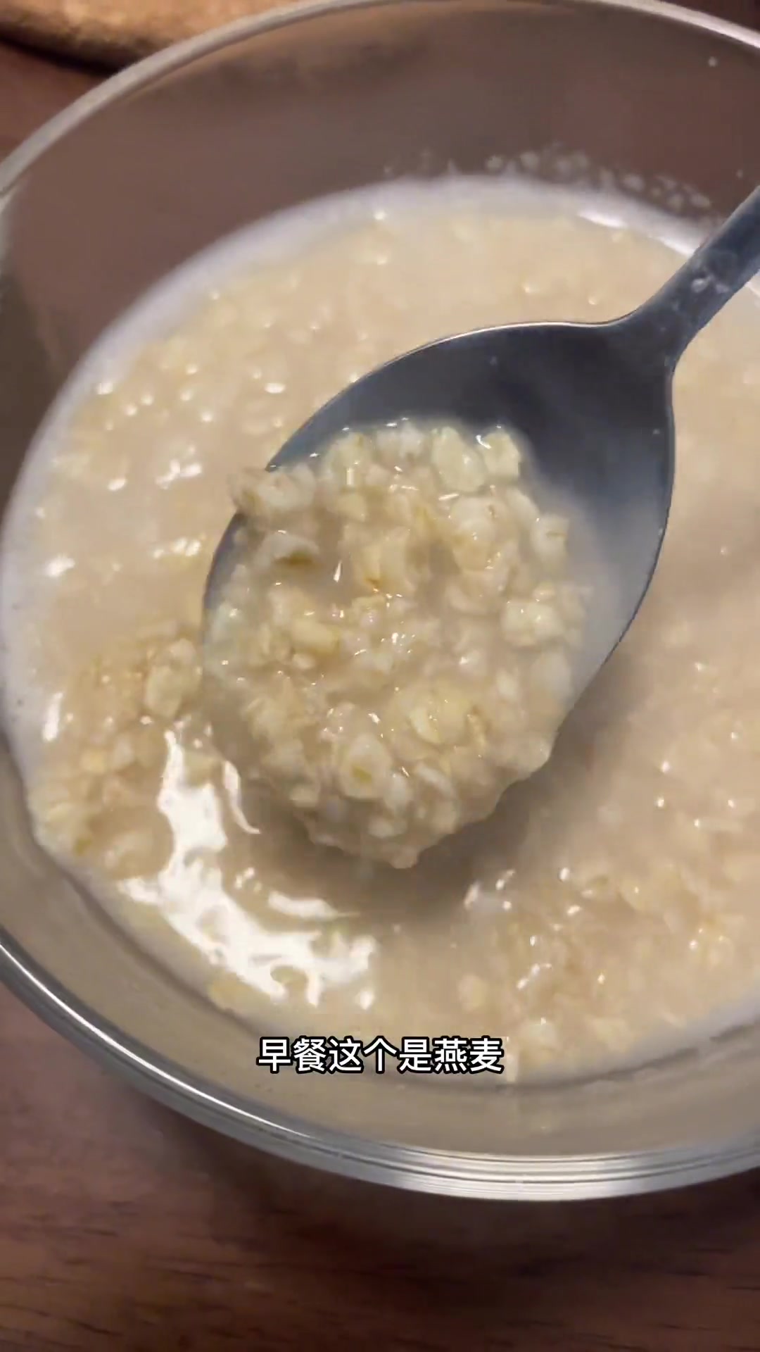 没忍住吃了一个汉堡,记录日常饮食的真实瞬间
