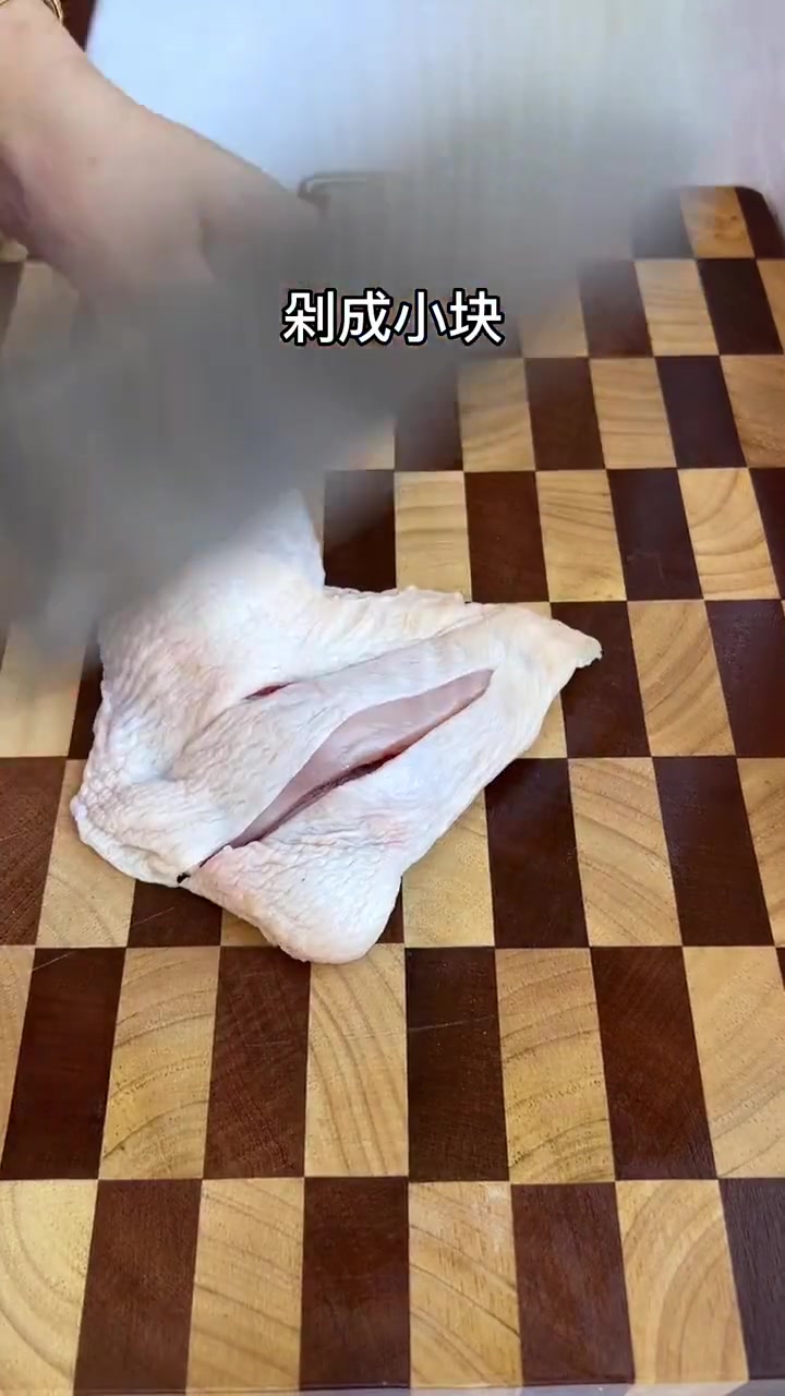 秋季孩子运动量大，是长身体的黄金期，每周我都会做两次菌菇鸡肉煲