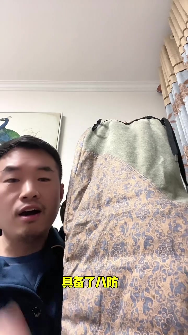 这五只白鹅的白鹅绒裤质量太棒了,新国标白鹅绒,因为是分岗式设计,穿上之后不显臃肿,防水、防