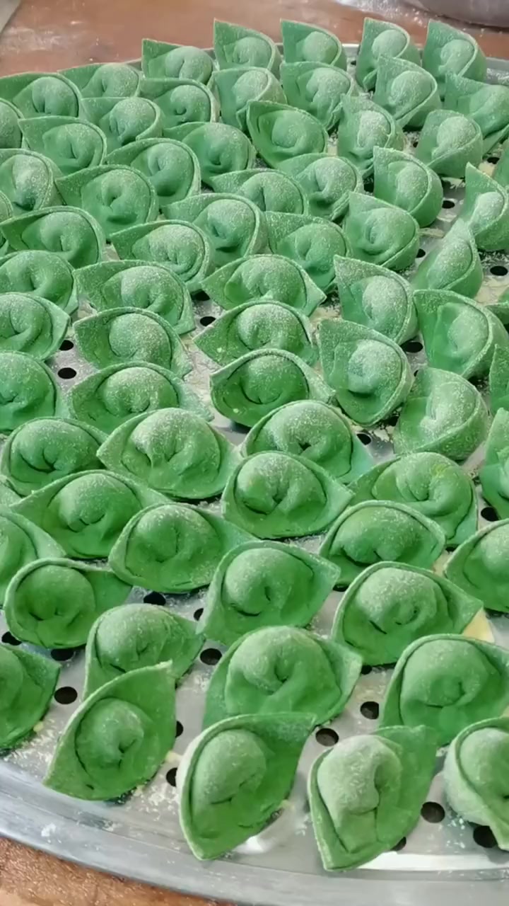 色彩缤纷、造型独特的彩色饺子！