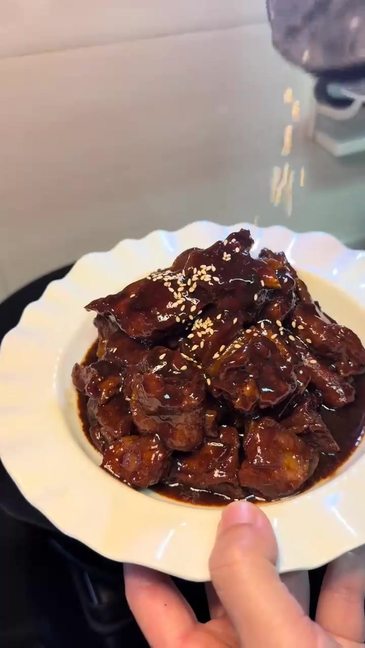 今天晚餐：冬笋炒肉片香辣土豆丝话梅排骨清炒小白菜！都好好吃