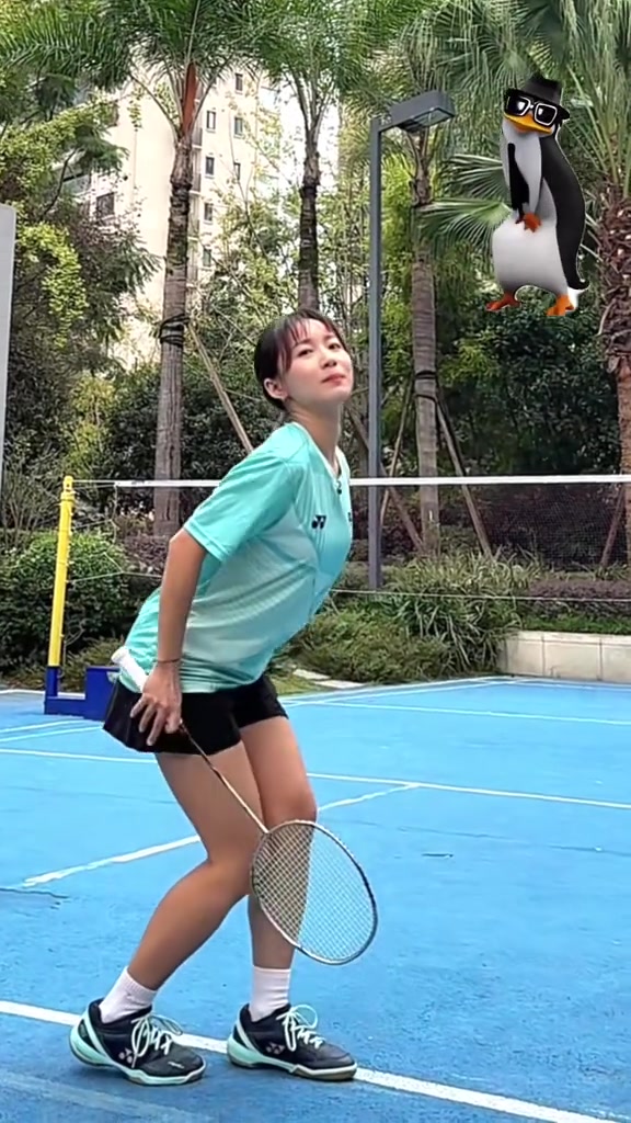 本来想走性感风,没想到……辛巴巴舞 企鹅表情包 全抖音的舞都被企鹅学会了 羽毛球 抽象