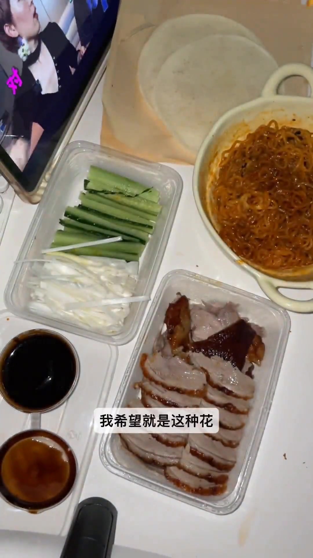 北京烤鸭配火鸡面天天诱惑我 此视频有bug我看不到评