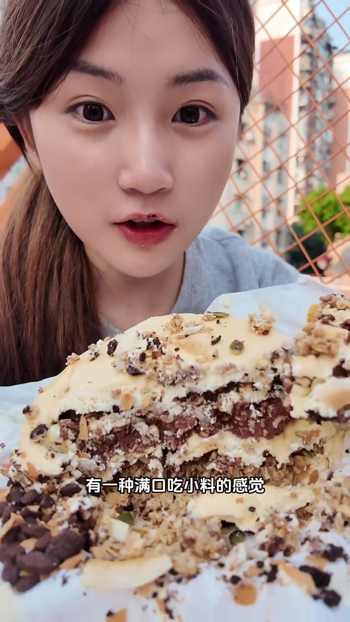 巧克力梦龙黄油薄脆榛子千层蛋糕
