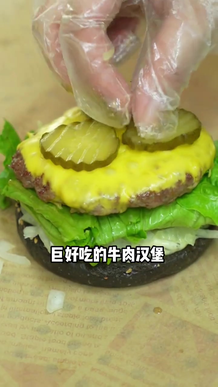 这霸气安格斯鲜牛堡也太好吃了吧，纯牛肉现煎现做，一点也不含糊