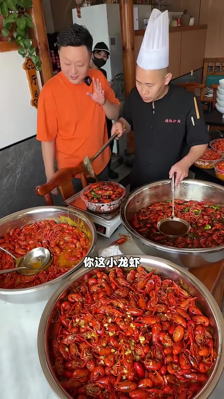 靠这一道辣椒炒肉在泊头做成了个招牌，现在还有小龙虾！