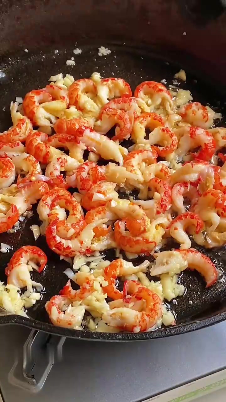 香辣小龙虾拌乌冬面｜浓郁的酱汁香迷糊了！拌啥都好吃！